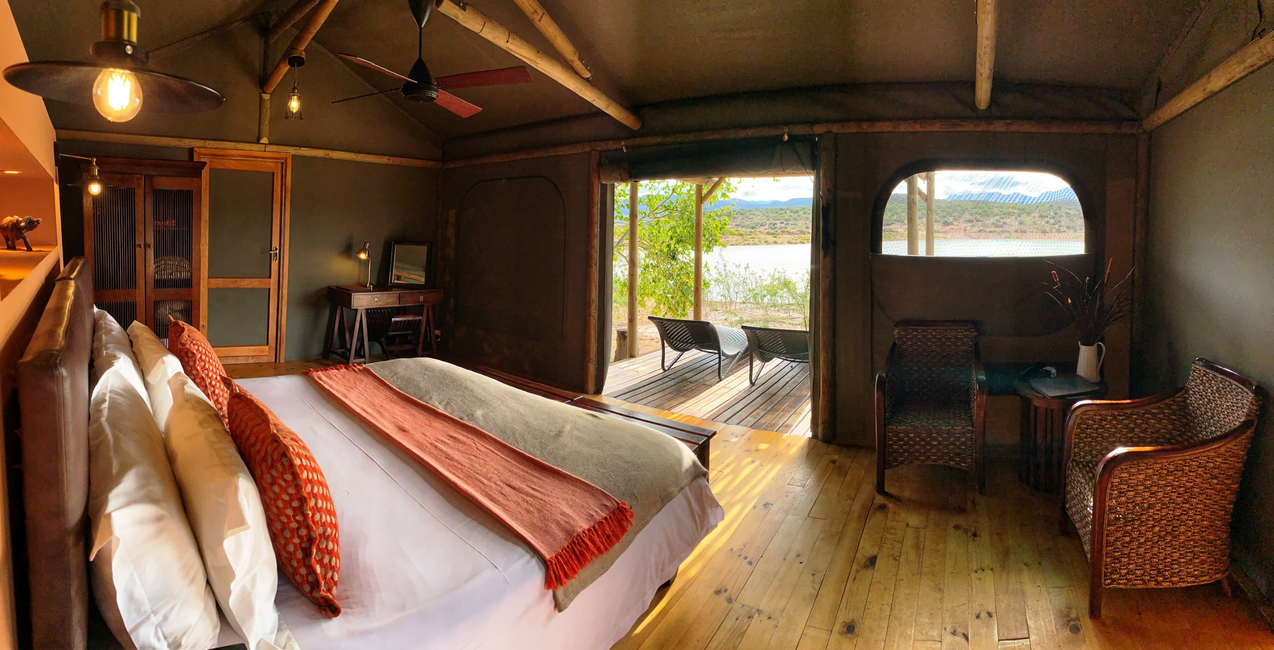 Unique, understated elegance in our luxury tented accommodation in Oudtshoorn. 